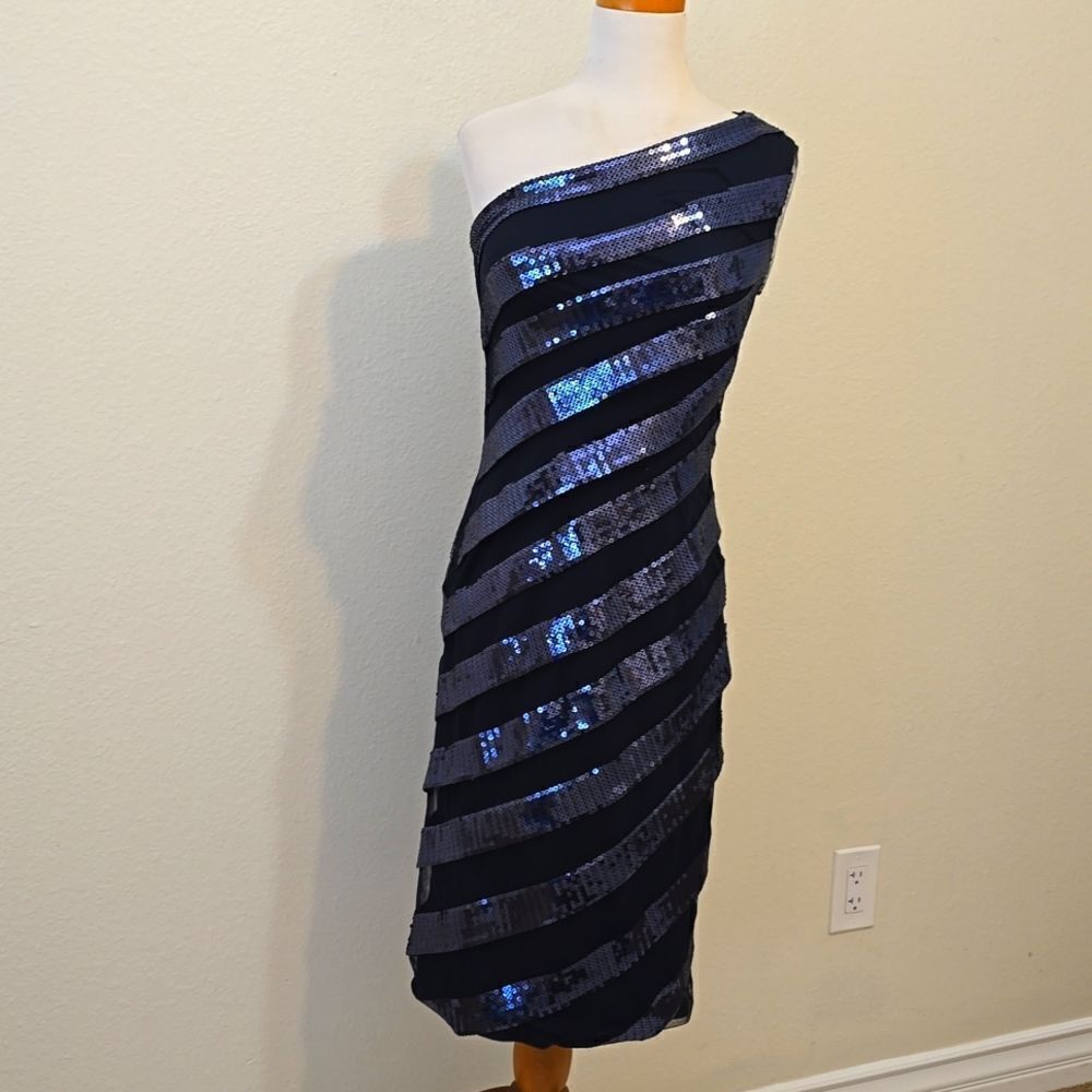 - Tadashi one shoulder dress size 4